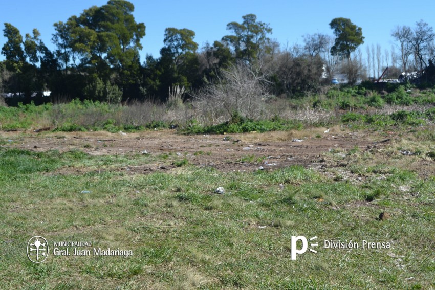 Empleados municipales realizaron la limpieza de un basural clandestino