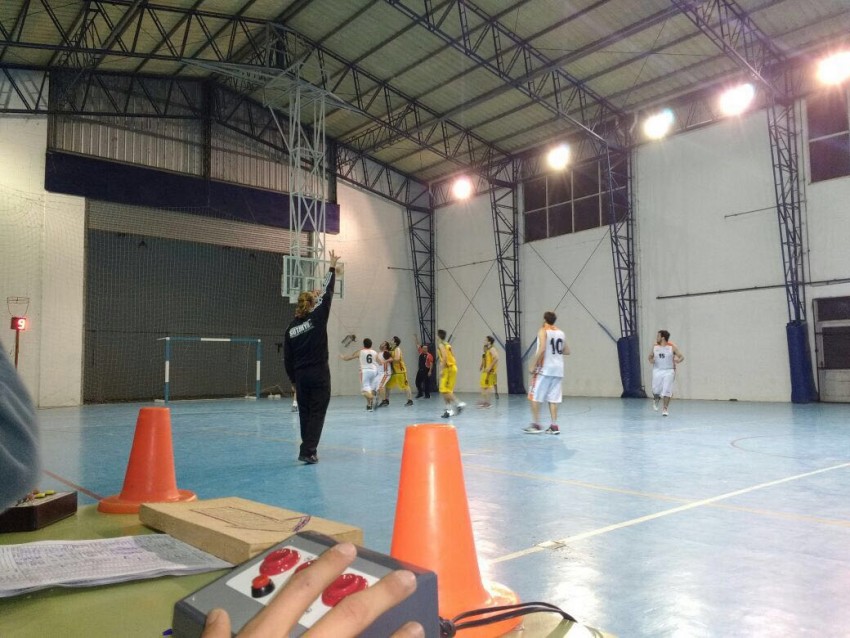 El equipo local de b�squet se impuso ante Fomento San Bernardo