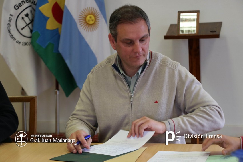 Firma de convenios con COEMA para extender el alumbrado pblico