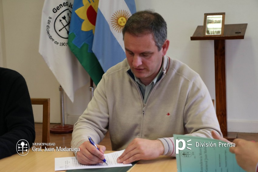 Firma de convenios con COEMA para extender el alumbrado pblico