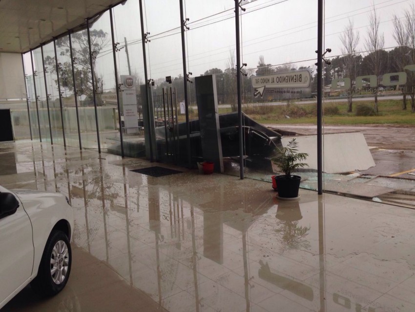 El frente de ruta afectado por los fuertes vientos