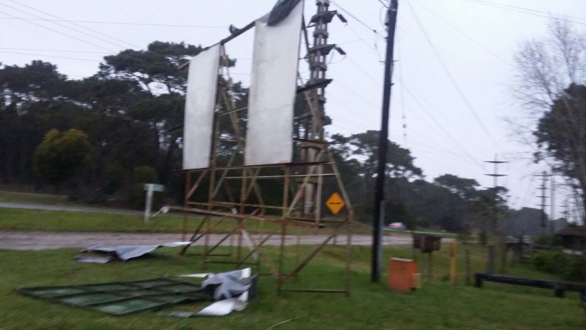 El frente de ruta afectado por los fuertes vientos