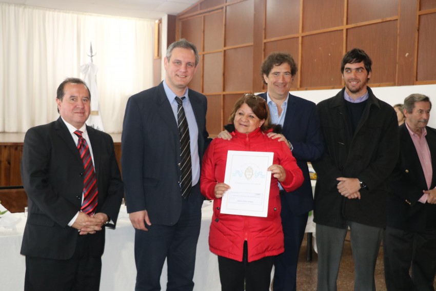 Entregaron escrituras de viviendas sociales