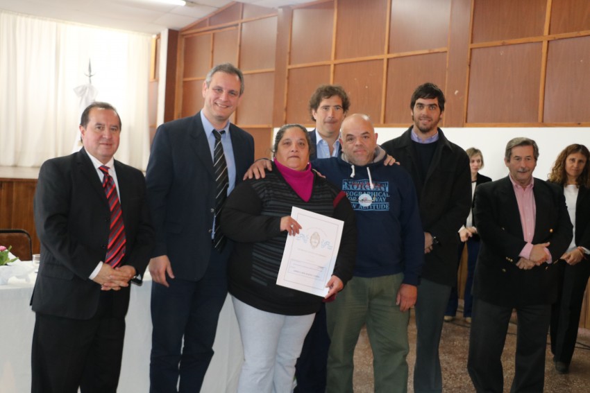 Entregaron escrituras de viviendas sociales