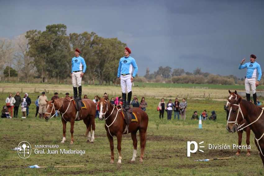 La Escuadra Azul brindó un espectacular show de destreza