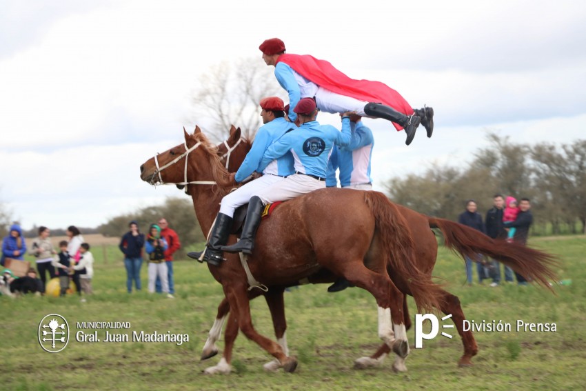La Escuadra Azul brindó un espectacular show de destreza