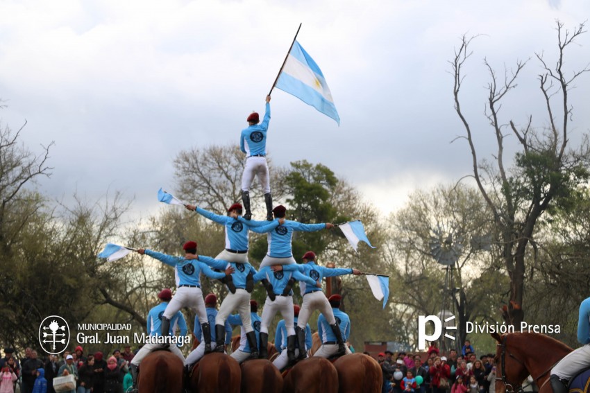 La Escuadra Azul brindó un espectacular show de destreza