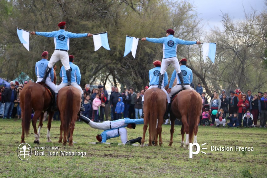 La Escuadra Azul brindó un espectacular show de destreza