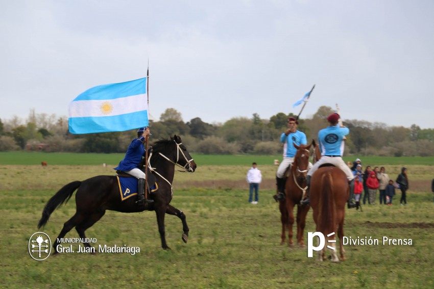 La Escuadra Azul brindó un espectacular show de destreza