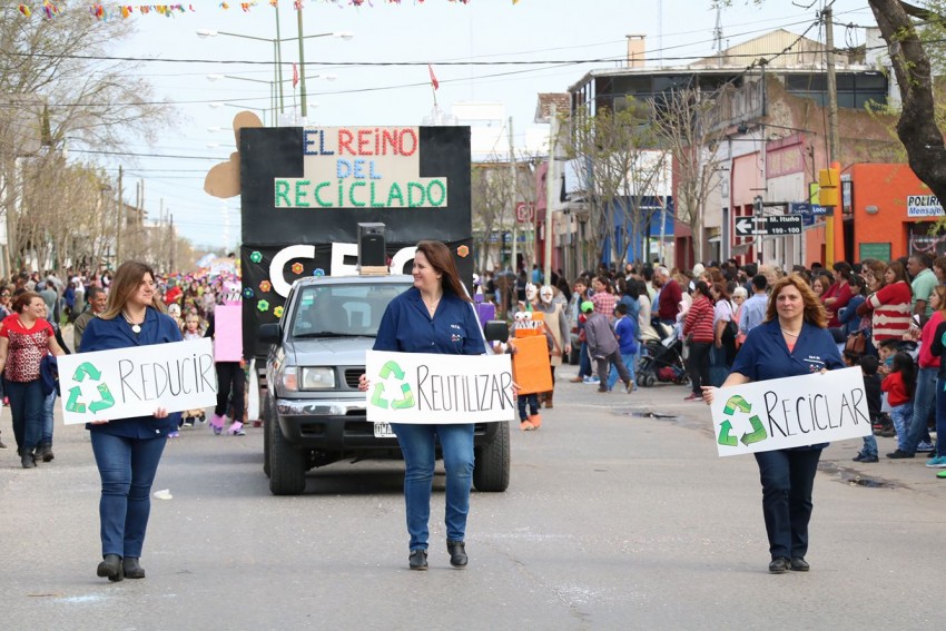 Exitoso cierre de la estudiantina con un gran desfile
