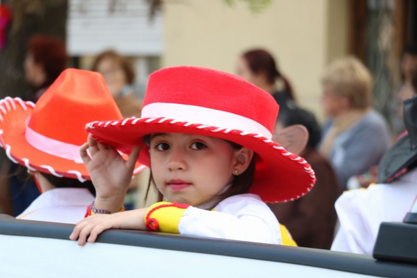 Exitoso cierre de la estudiantina con un gran desfile