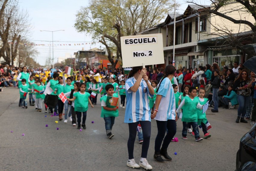 Exitoso cierre de la estudiantina con un gran desfile