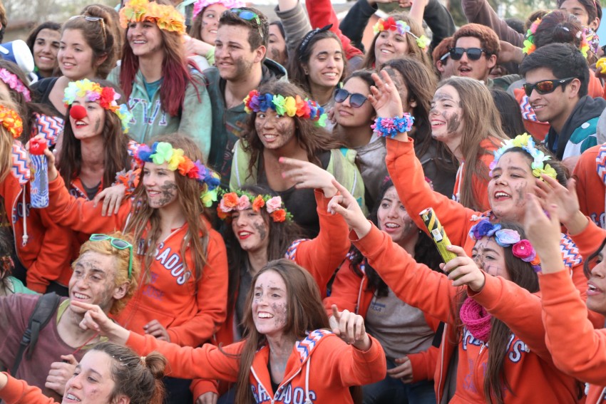 Exitoso cierre de la estudiantina con un gran desfile