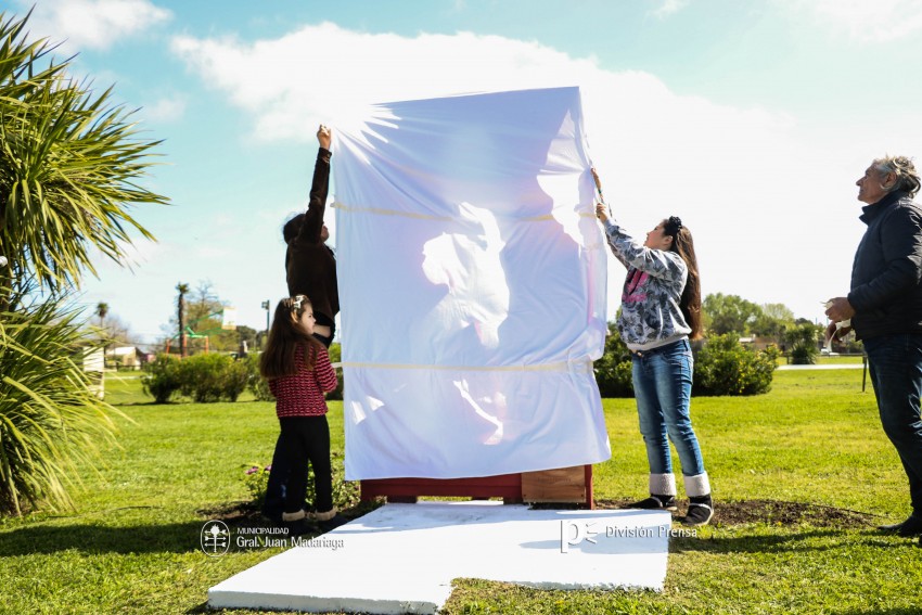 Inauguraron el mural que recuerda a Laura Herrera en el da municipal 