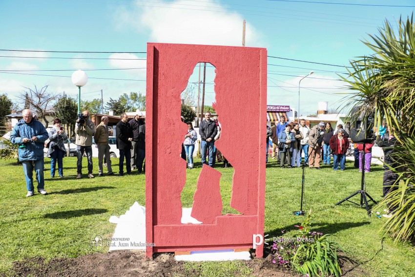 Inauguraron el mural que recuerda a Laura Herrera en el da municipal 