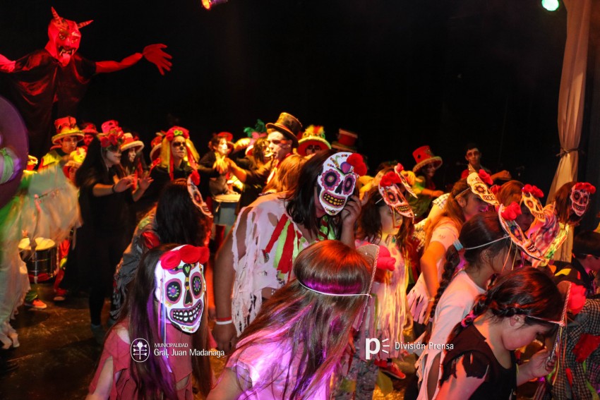 Paracut present su espectculo Son de terror