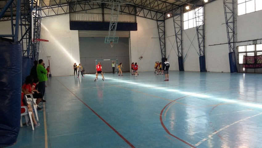 Handball y softball en el Polideportivo