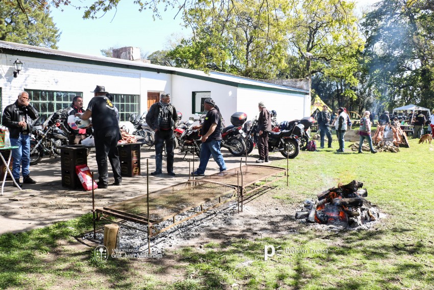 200 motos y ms de 500 personas en el 1er. Moto-Asado de Madariaga