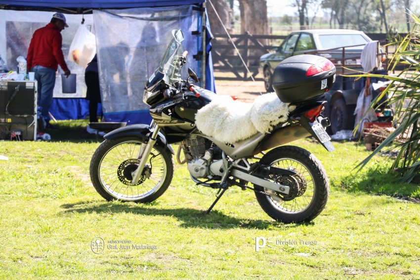 200 motos y ms de 500 personas en el 1er. Moto-Asado de Madariaga