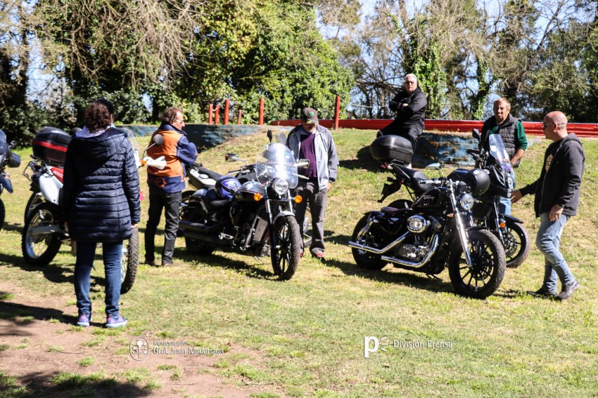 200 motos y ms de 500 personas en el 1er. Moto-Asado de Madariaga