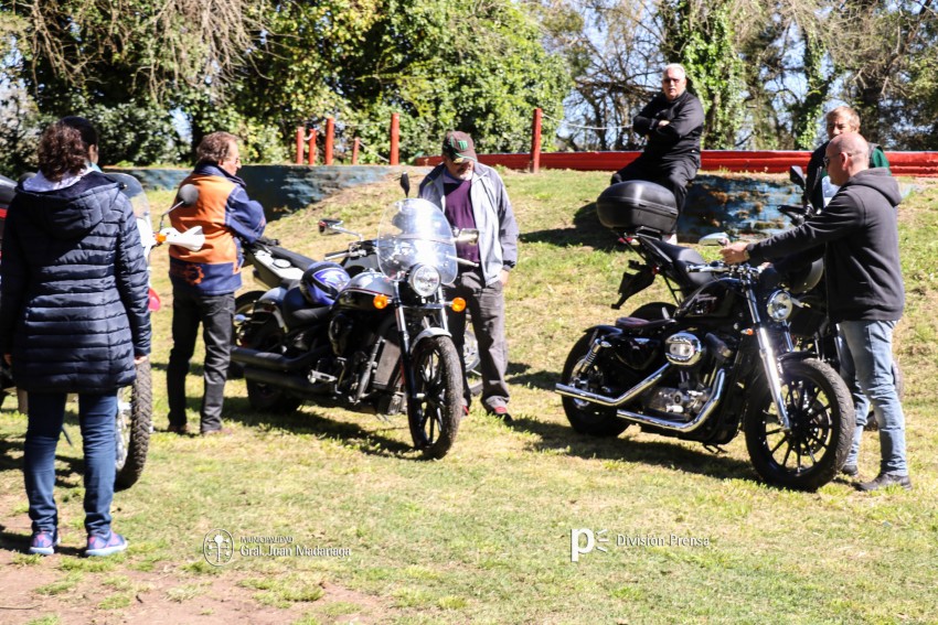 200 motos y ms de 500 personas en el 1er. Moto-Asado de Madariaga