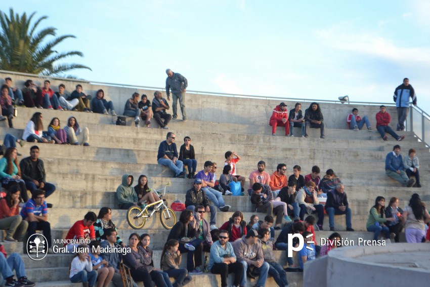 Con buena presencia de pblico se realiz el Rockanrolazo