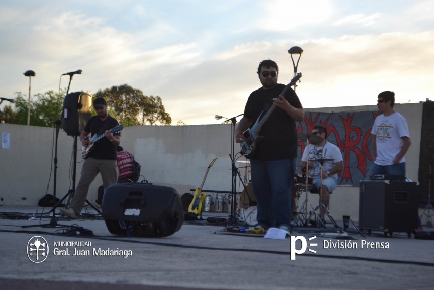 Con buena presencia de pblico se realiz el Rockanrolazo