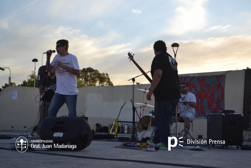 Con buena presencia de pblico se realiz el Rockanrolazo