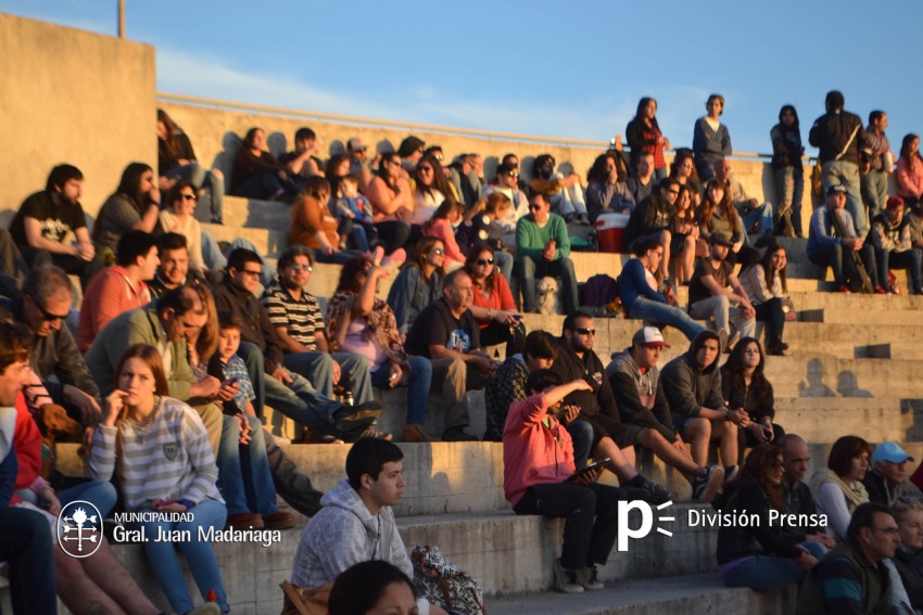 Con buena presencia de pblico se realiz el Rockanrolazo
