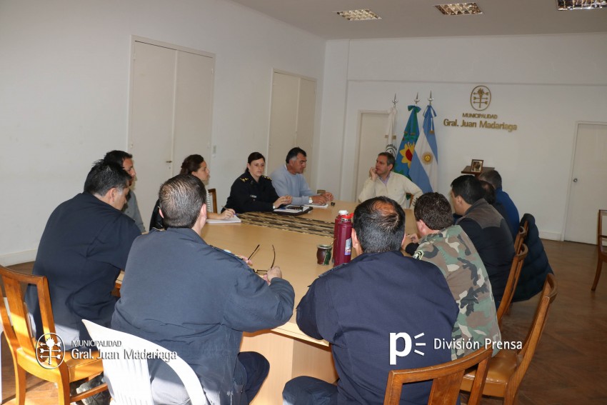 Santoro se volvi� a reunir con las fuerzas de seguridad