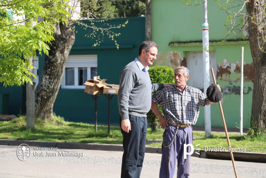 Santoro recorri el barrio Belgrano y supervis el avance obras