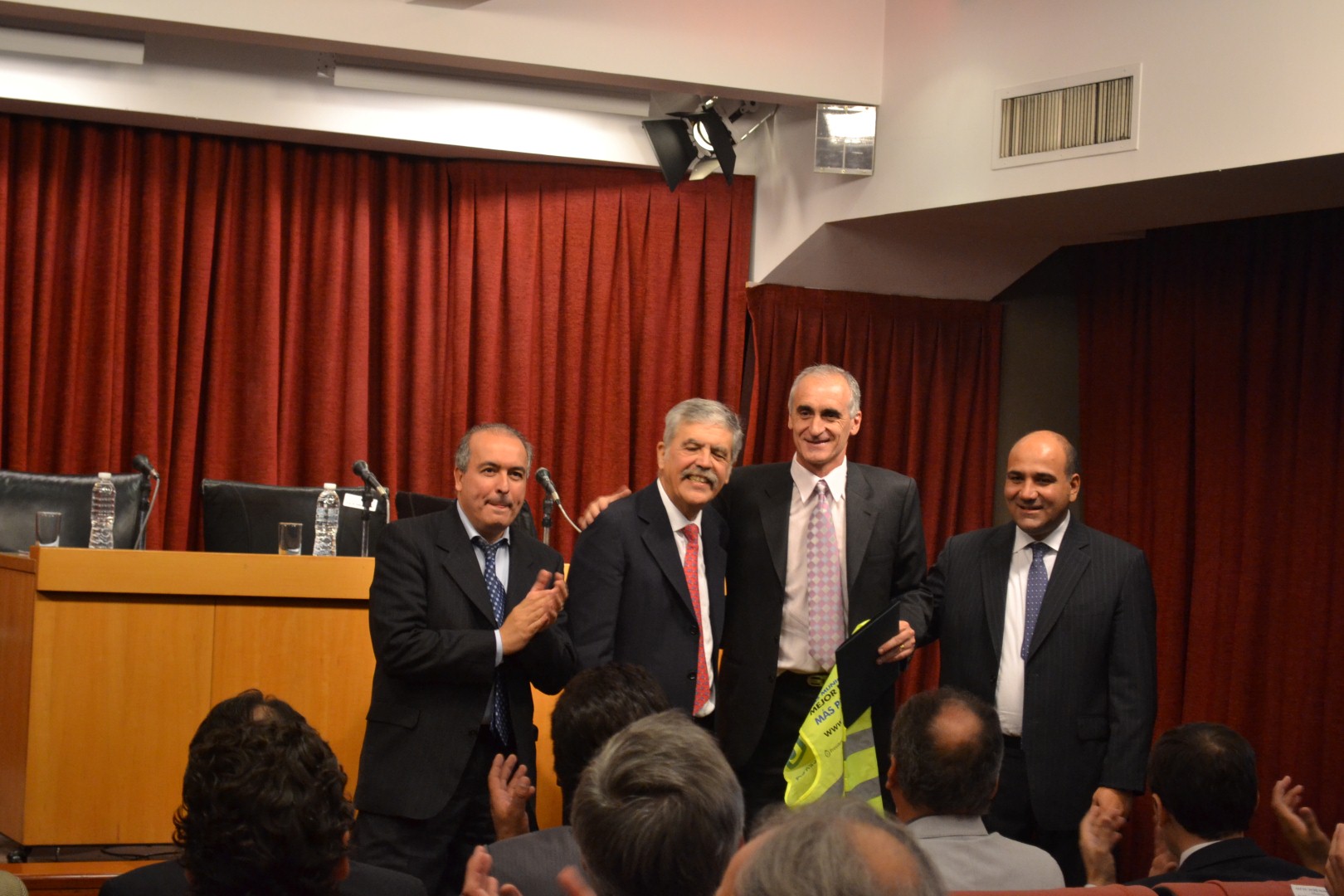 Popovich firm convenio con De Vido