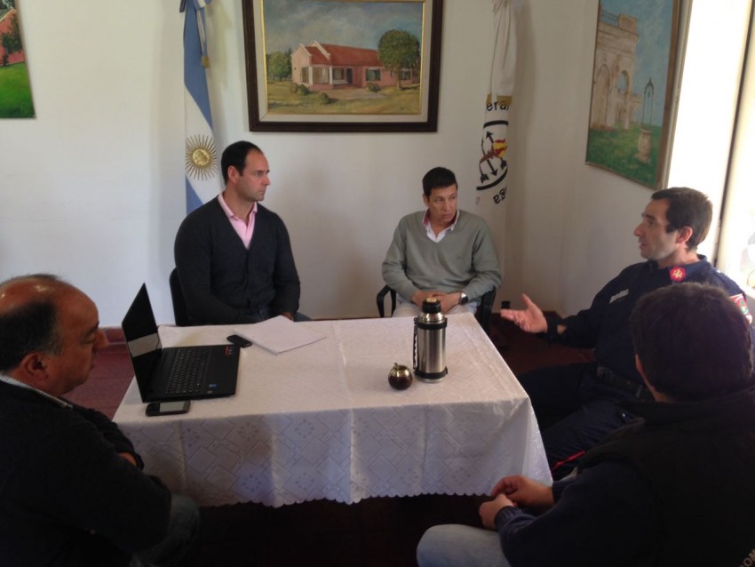 Bomberos de la regin, el municipio y Defensa Civil trabajan en un pla