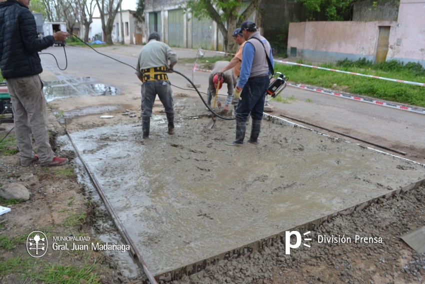 Rellenan los baches de Sarmiento y Zubiaurre