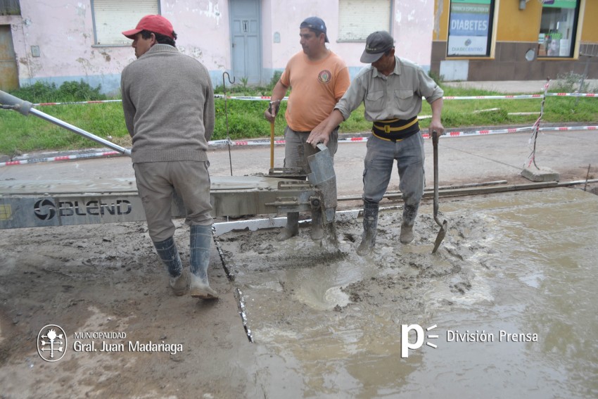 Rellenan los baches de Sarmiento y Zubiaurre