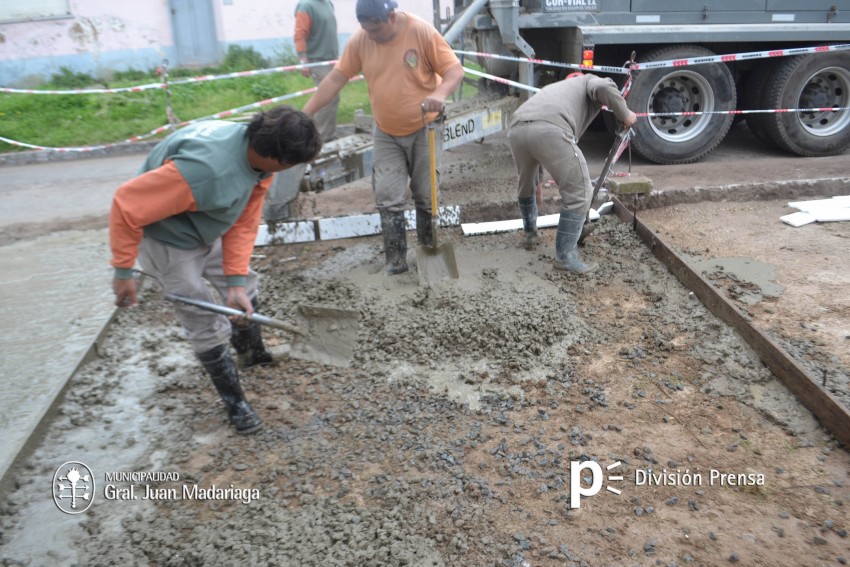 Rellenan los baches de Sarmiento y Zubiaurre