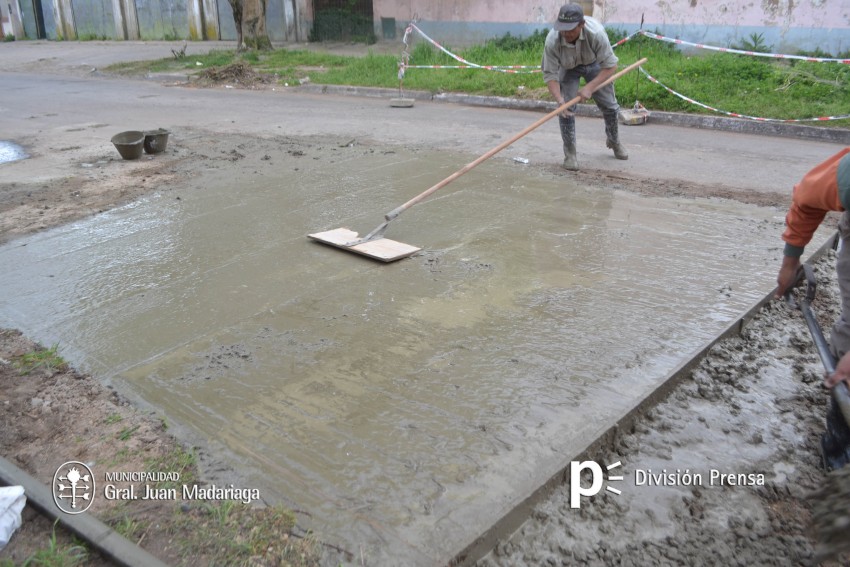 Rellenan los baches de Sarmiento y Zubiaurre