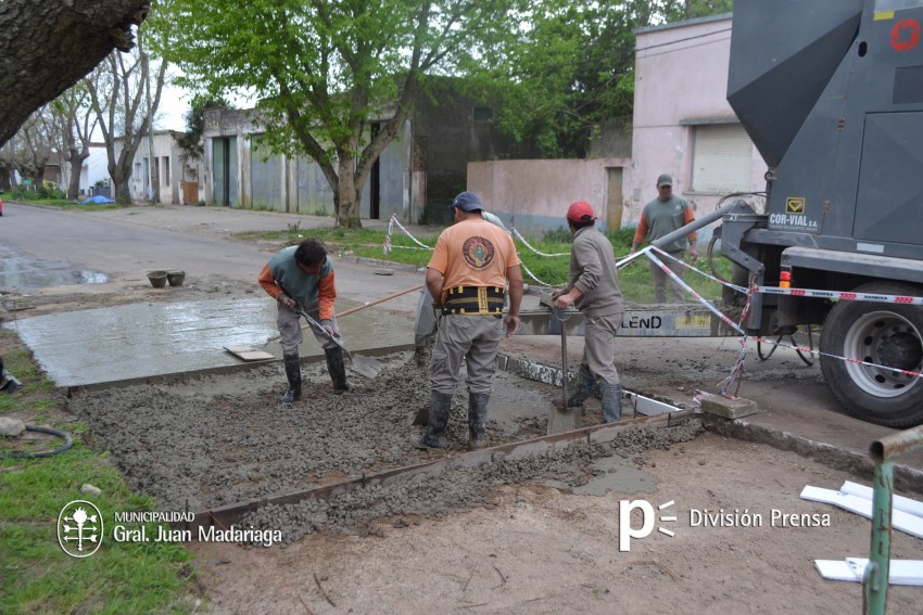 Rellenan los baches de Sarmiento y Zubiaurre
