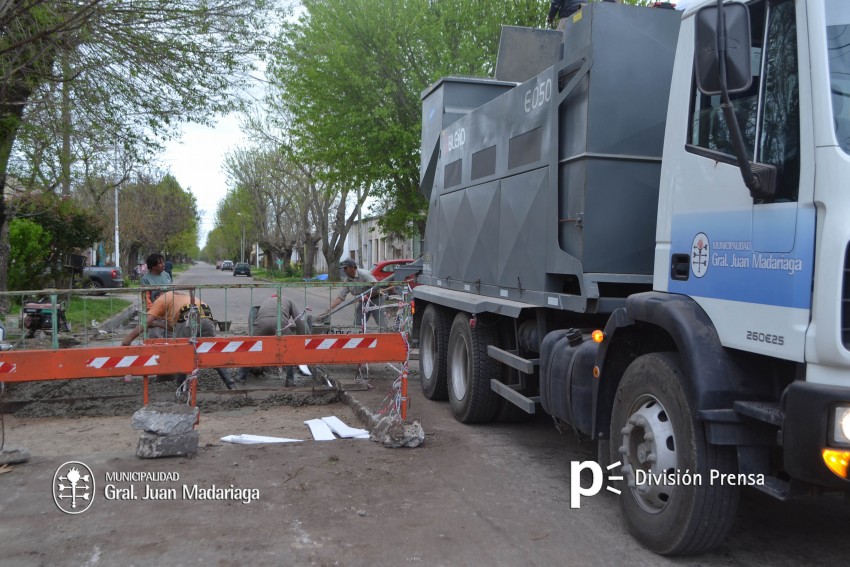 Rellenan los baches de Sarmiento y Zubiaurre