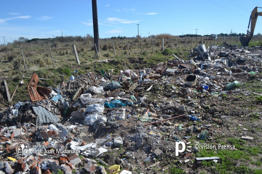 Multaron a una empresa y al propietario de un campo por arrojar residu