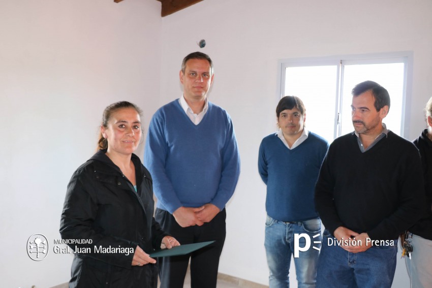 Santoro entreg las primeras 3 viviendas sociales del plan de 36