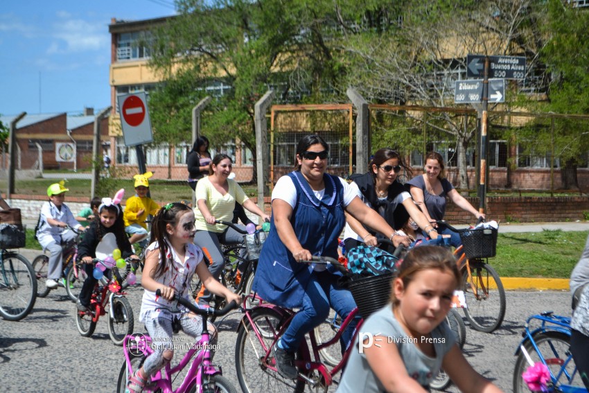 Cientos de personas disfrutaron de la bicicleteada de la familia