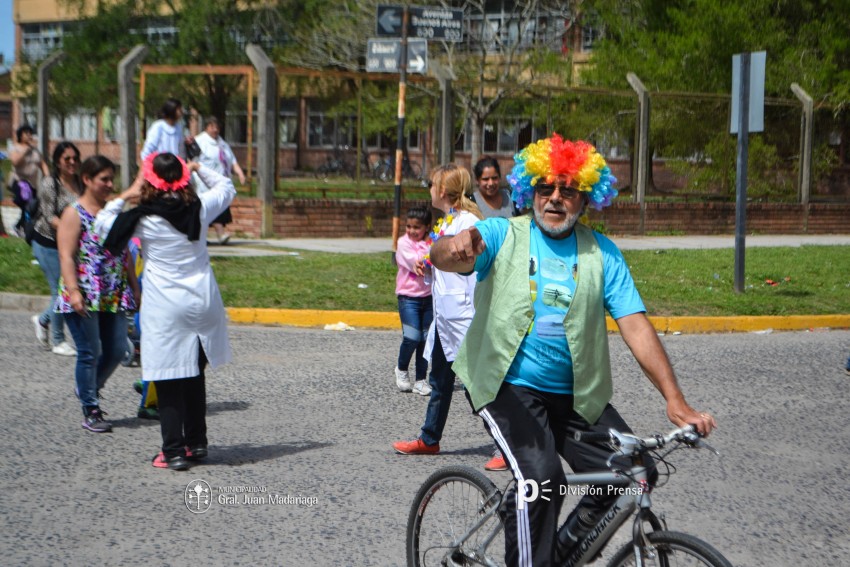 Cientos de personas disfrutaron de la bicicleteada de la familia