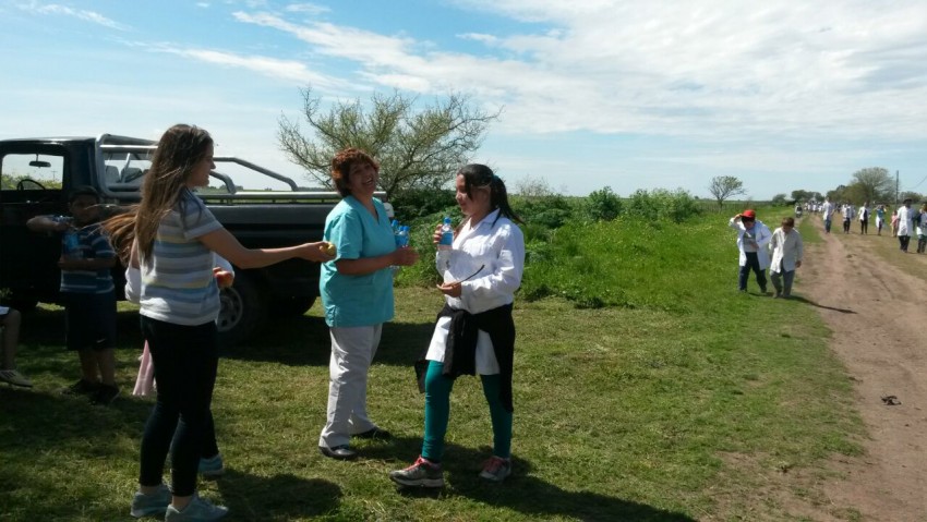 Macedo tuvo su caminata por el d�a de la familia