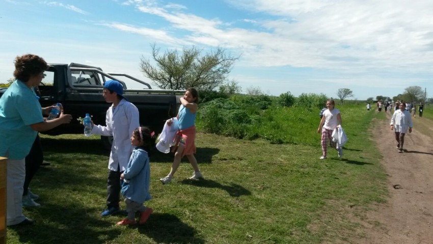 Macedo tuvo su caminata por el d�a de la familia