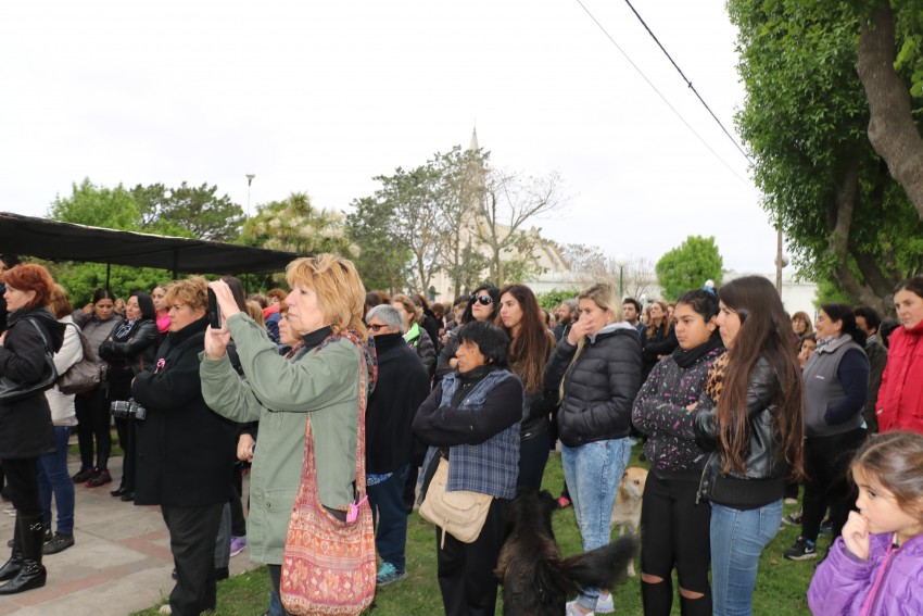 Vecinos marcharon en el #MircolesNegro contra los femicidios