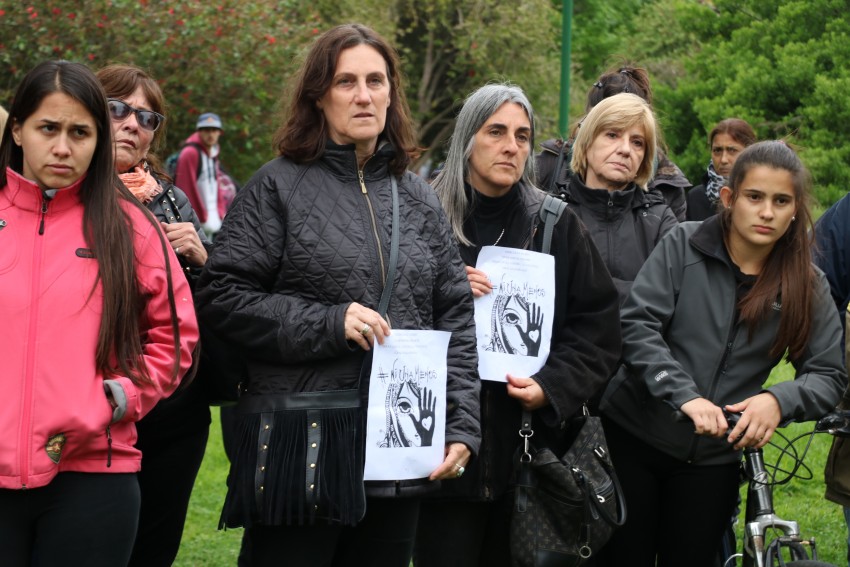 Vecinos marcharon en el #MircolesNegro contra los femicidios