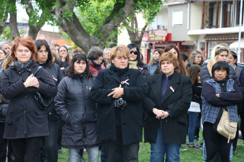 Vecinos marcharon en el #MircolesNegro contra los femicidios