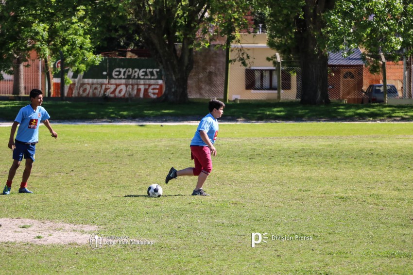 Decenas de ni�os participaron del encuentro de �F�tbol Joven�