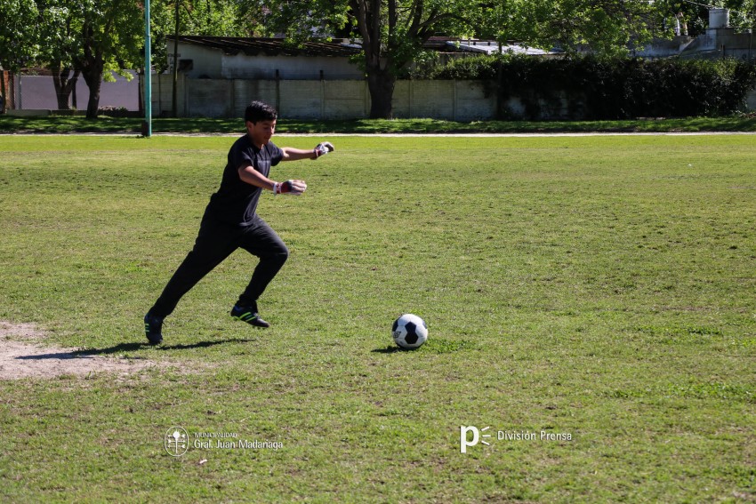 Decenas de ni�os participaron del encuentro de �F�tbol Joven�